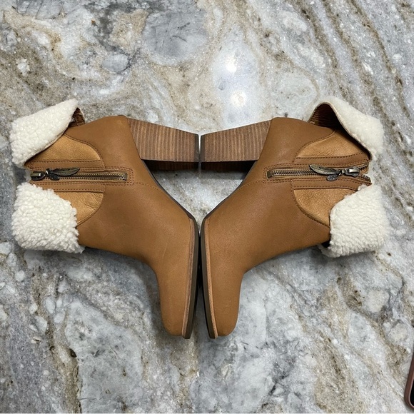 UGG AUSTRALIA Charlee Chestnut Ankle Boots With Sherpa Cuff Detail - Picture 11 of 16